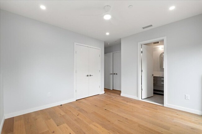 Building Photo - 46 Hudson St