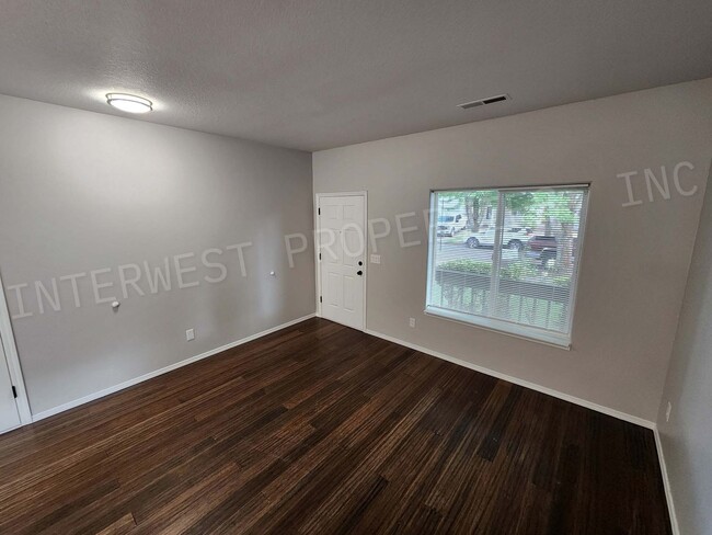 Building Photo - Super Cute 3+ Bd 2ba Ranch Style Home With...