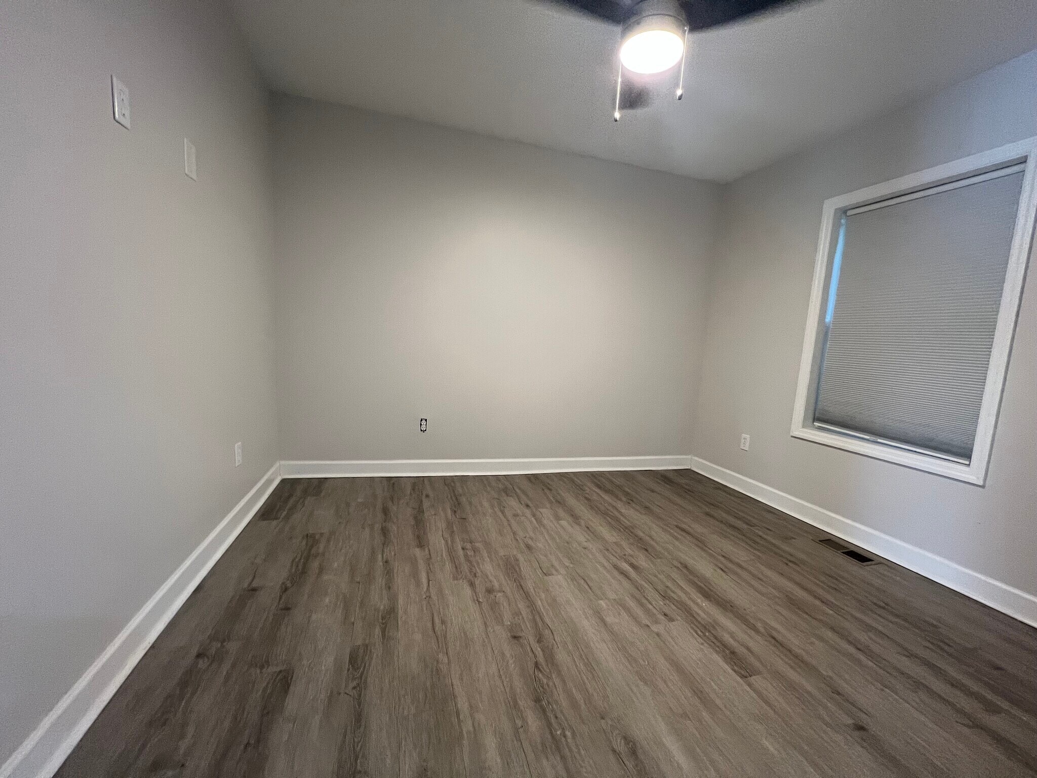 Building Photo - 2117 Gladstone Ave