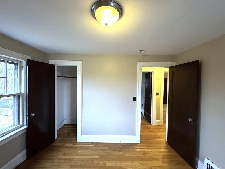 Building Photo - 3 Taylor St