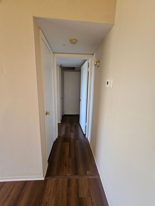 Building Photo - 1 Bedroom/ 1 Bath 3rd Floor Condo In Village Creek