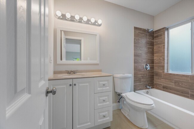 Building Photo - 1137 NE 1st Ave.