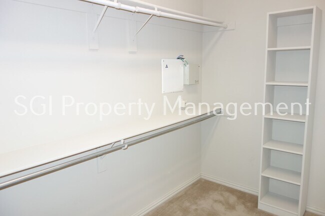 Building Photo - 6317 Day Spring Dr