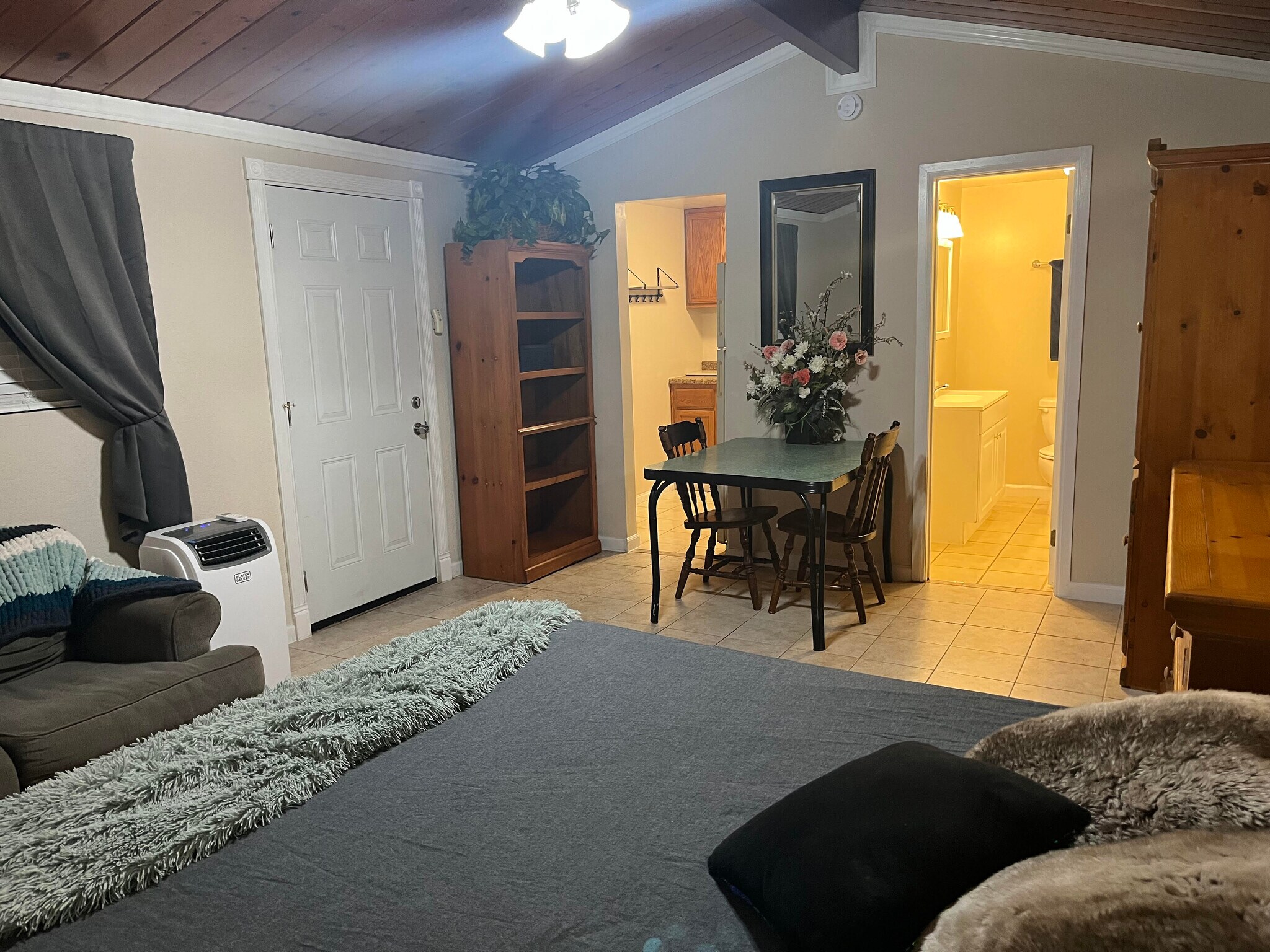 Building Photo - 1032 Greta St