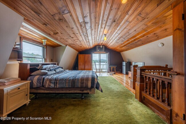 Building Photo - 120 Evergreen Ln