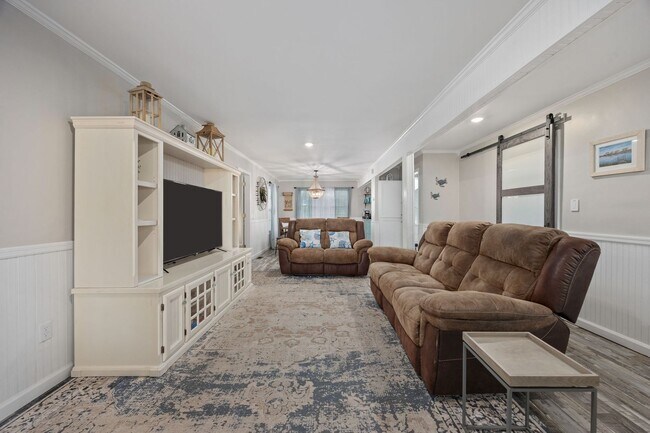 Building Photo - SNOWBIRD RENTAL- 4 blocks 2 Sea & Fire Pit