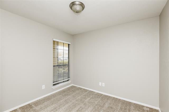 Building Photo - 628 Nora Ln