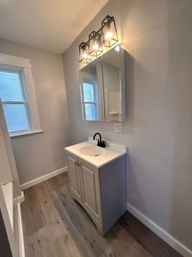 Building Photo - 67 Fairlawn Ave