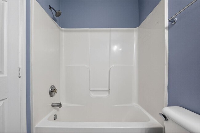 Building Photo - 3 Bedroom Townhouse King George