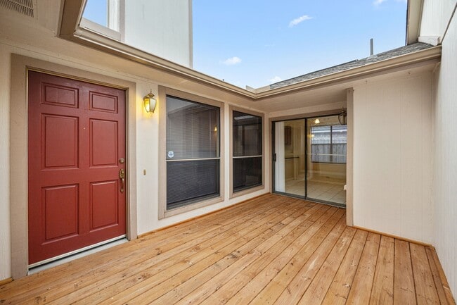 Building Photo - 2122 Echo Ridge