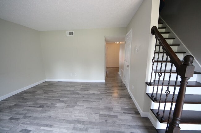 Building Photo - 1003 Ave H