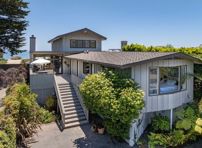 Building Photo - Introducing the Private Beach House in Carpinteria, CA!