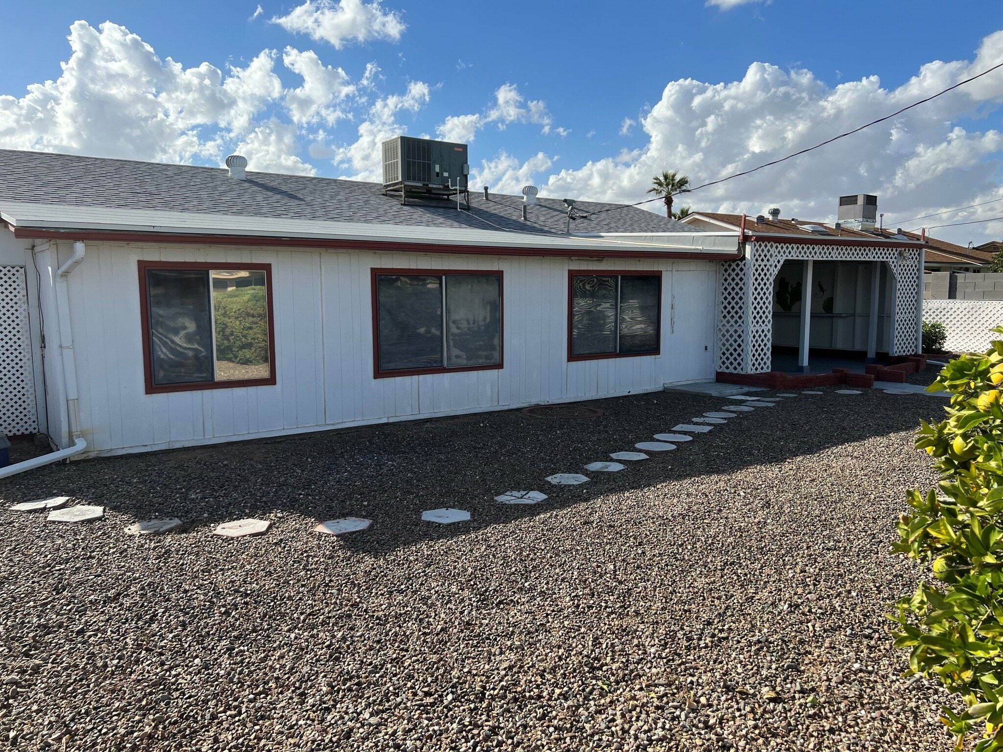 Building Photo - 10946 W Canterbury Dr