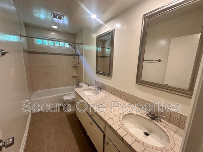Building Photo - 23338 Los Encinos Way
