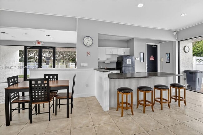 Building Photo - 3300 W Rolling Hills Cir