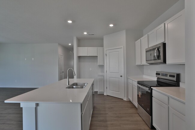 Building Photo - 738 Maria Dr