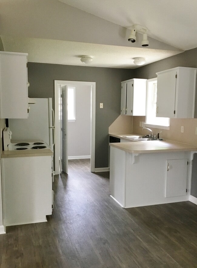 Building Photo - 3 Bedroom in Glenn Eagle Subdivision!