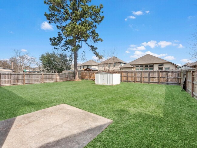 Building Photo - 19918 Bambiwoods Dr