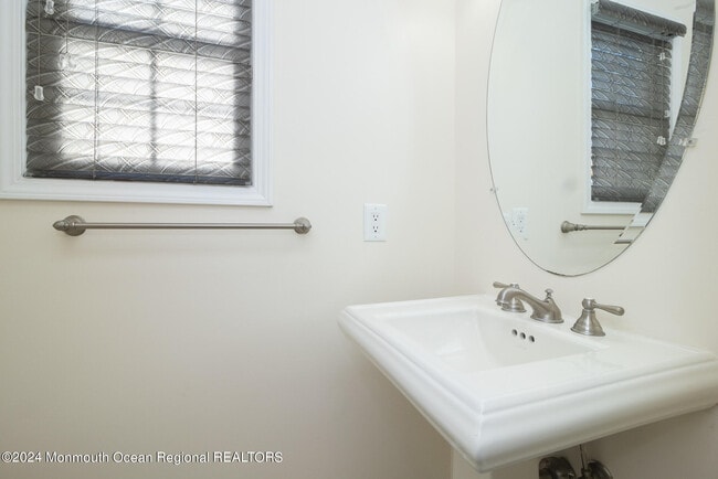 Building Photo - 4 Timber Grove Ct