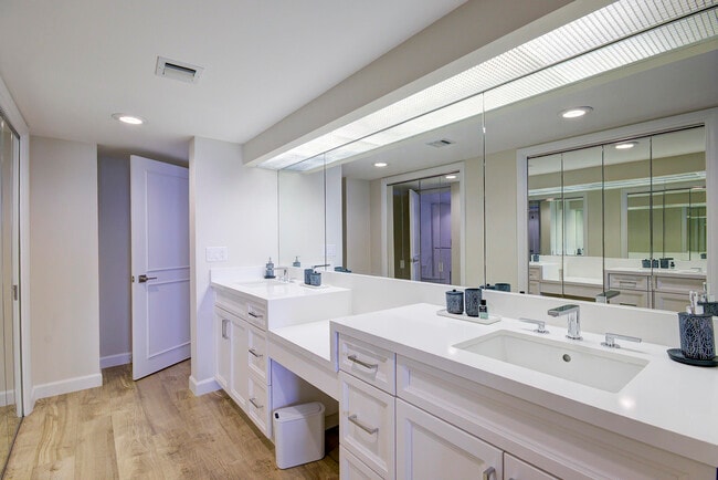 Building Photo - 120 S Ocean Blvd