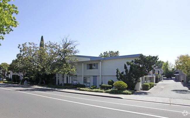 Primary Photo - Riviera Townhouse Apartments
