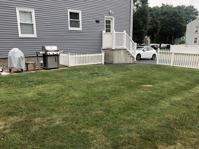 Building Photo - 17 Hatfield Rd