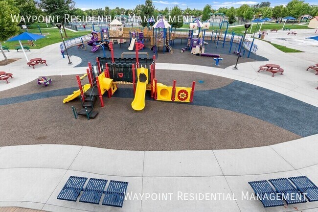 Building Photo - 2686 Vallin Ave N