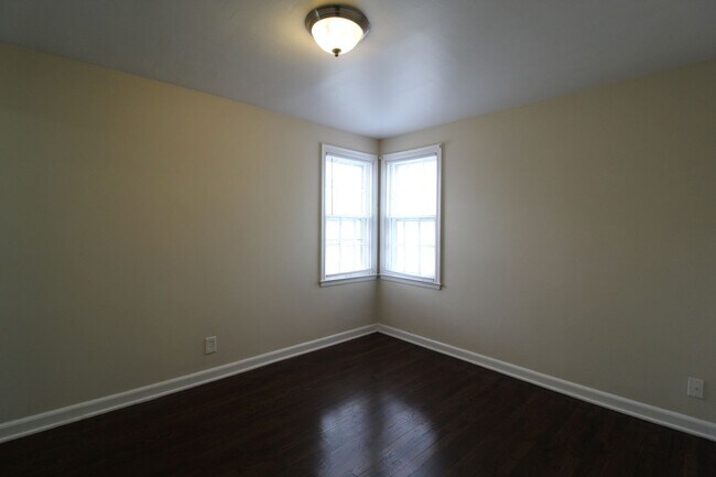 Building Photo - 314 E 27th Ave