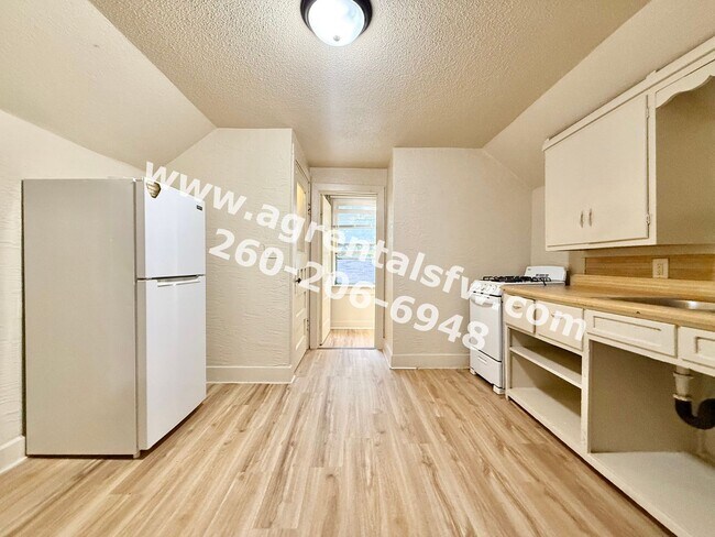 Building Photo - 2828 Raymond St