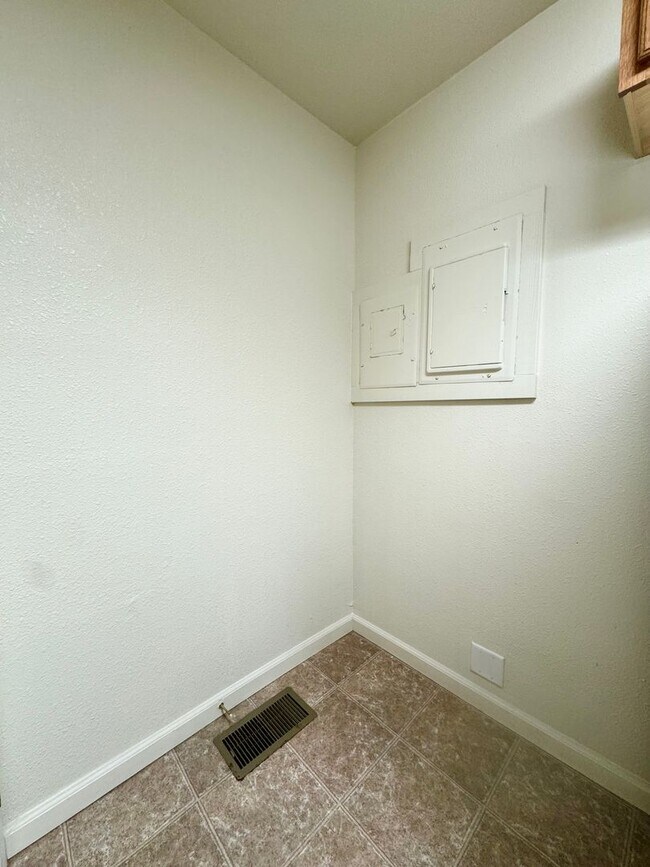 Building Photo - OL2441