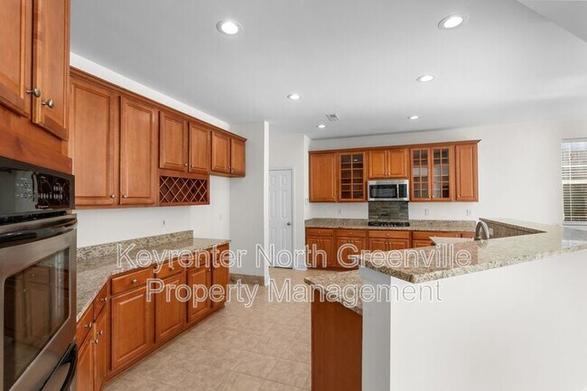 Building Photo - 124 Scottish Ave