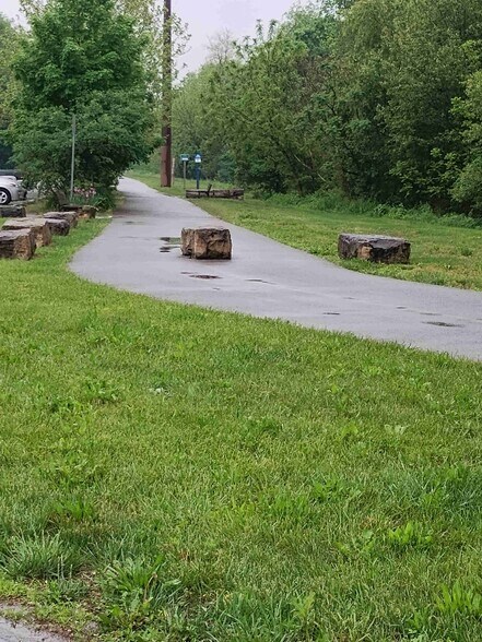 Building Photo - 113 Meadowbrook Ln