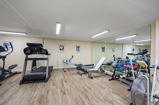 Building Photo - 5200 Brittany Dr S