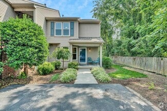 Building Photo - Spacious Roanoke County Townhouse