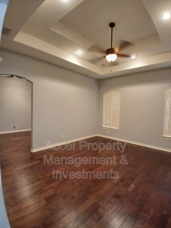 Building Photo - 2423 W Hampton Ave