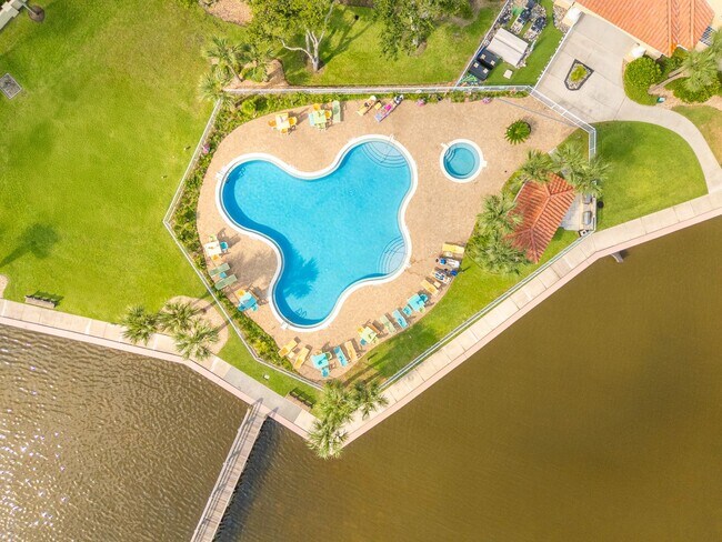 Building Photo - GORGEOUS Waterfront Condo in South Daytona