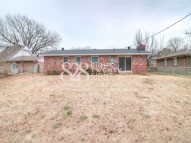 Building Photo - *COMING MAY 2026* Charming 3 Bed/1.5 Bath Single Family Home in West Norman