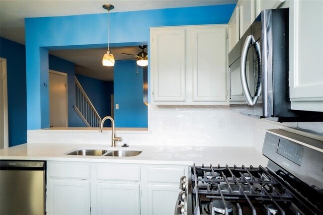 Building Photo - 11901 Swearingen Dr