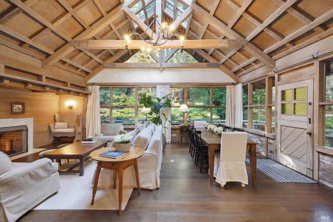 Building Photo - 224 Cascade Dr