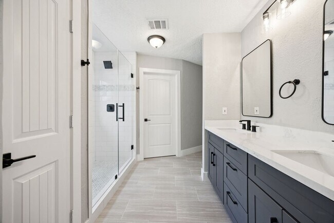 Building Photo - 2942 Waterloo Rd