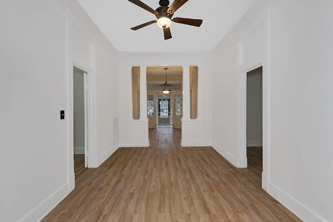 Building Photo - Stunning Renovated 4-Bedroom Home in Lakebottom with Screened Porch & Prime Location Near Fort Mo...