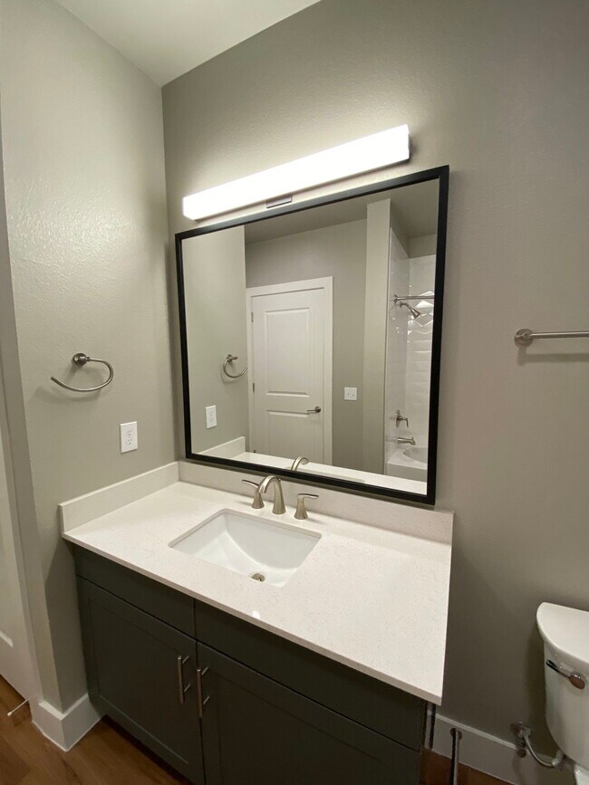 Building Photo - 948 Narwhal Dr