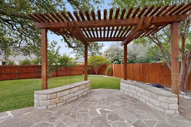 Building Photo - 2643 Henley Dr