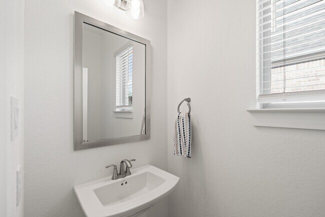 Building Photo - 7615 Blue Finch Ln