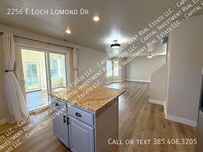 Building Photo - 2256 Loch Lomond Dr