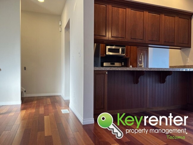 Building Photo - Luxury View Home in Gas Lamp Terrace, near...