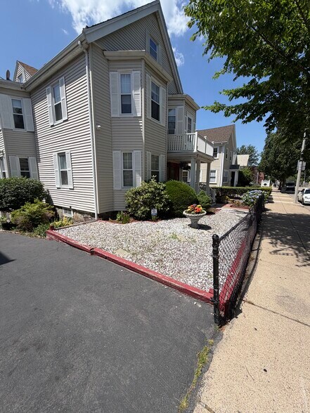 Building Photo - 2187 Dorchester Ave