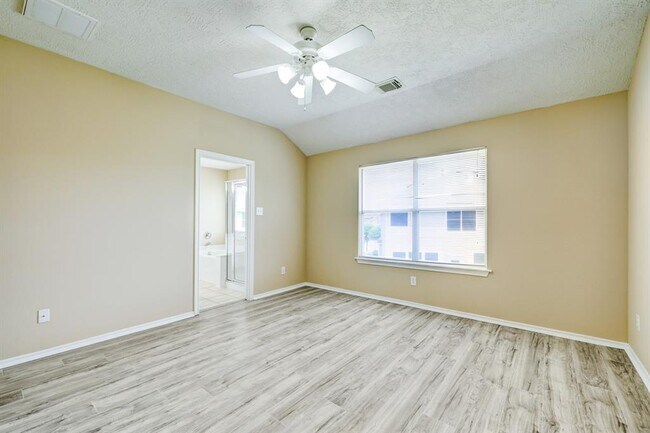 Building Photo - 14306 Mirkwood Ln