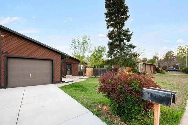 Building Photo - 4BD, 2BA Arvada Half-Duplex with 1-Car Garage and Back Yard
