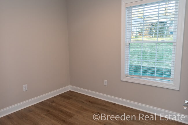 Building Photo - 804 5th Ave SW